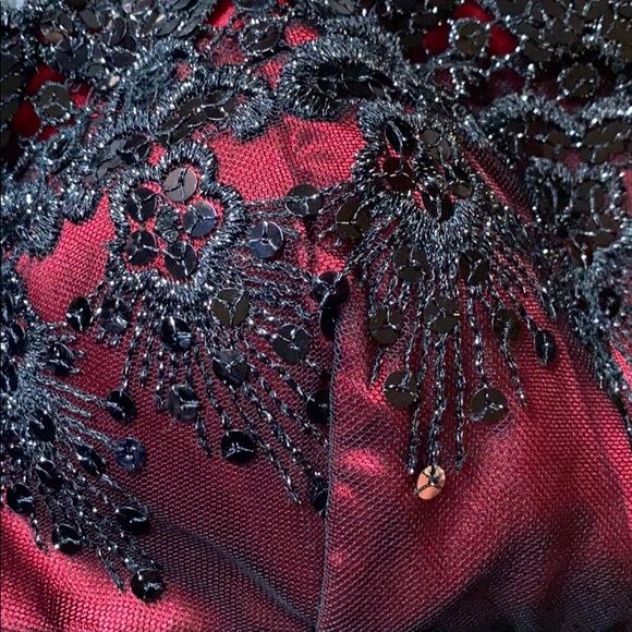 Sexy Black and Red Curve Hugging Date Night Dress - Picture 3 of 5